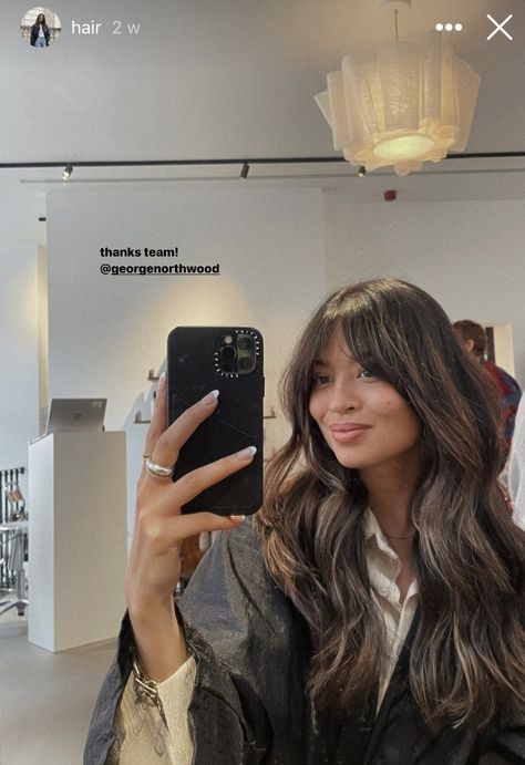 Brunette Hair Long Bangs, Earloop Highlights Hair, Curtain Bangs Brunette Long Hair, Bridal Hair Bangs, Brunette Bangs Long Hair, Medium Hair With Curtain Bangs, Brown Hair Bangs, Brunette Bangs, Fashion Week Hair