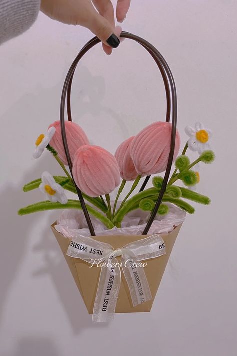 Tulip and daisy flower basket for her Pipe Cleaner Bouquet, Timeless Bouquet, Fuzzy Wire, Pipe Flower, Piping Flowers, Pipe Cleaner Flowers, Diy Bouquet Wrap, Handmade Pipe, Gubahan Bunga