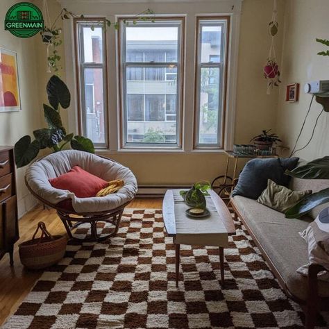 Large, handmade Moroccan rug in brown and white. Exquisite craftsmanship and intricate.
#apartmentdecor #homedecor #smallspaces #interiordesign #decorinspiration Checkerboard Rug, Chambre Inspo, Boho Floor, Moroccan Style Rug, Checkered Rug, Rug Brown, Home Decor Living Room, Vintage Moroccan Rugs, Living Room Inspo