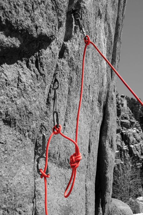 Learn This: Build a Climbing Rope Anchor - Climbing Magazine Rock Climbing Techniques, Leadville 100, Climbing Magazine, Mountain Climbing Gear, Climbing Knots, Climbing Technique, Rock Climbing Rope, Belay Devices, Rope Climb