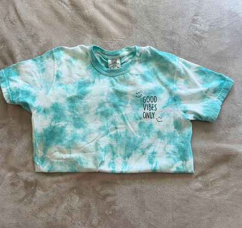 "Good Vibes Only for summer 2021!  Look super cute and trendy with this teal tie dye \"Good Vibes Only\" T Shirt.  We use unisex comfort colors t shirts that are super comfy and soft!  Looking for a different color tie dye?  We can customize your shirt with the tie dye color you want!  Please send me a message so we can create  custom listing.  Our t shirts are printed in house using an eco-friendly printing process. **Please note:  We print on super soft, heavyweight comfort colors t shirts.  T Tie Dye Shirts Designs, Florida Shirts, Cute Tie Dye Shirts, Mini Tees, Spirit Week Outfits, Tie Dye Tshirt, Smiley Face Shirt, Teal Tie, How To Tie Dye