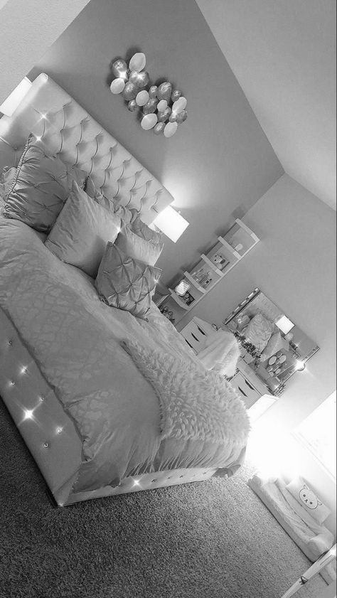 Glam Bedroom Decor, Grey Bedroom Decor, White Bedroom Decor, White Room Decor, Luxury Room Bedroom, Classy Bedroom, Art Deco Interior Design, Redecorate Bedroom, Teen Bedroom Decor