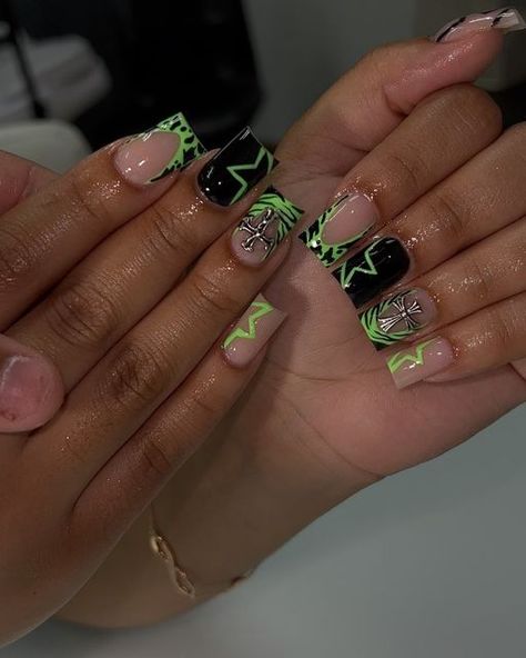 Short Square Baddie Nails, Rhinestone Junk Nails, Azlia Williams Nails, Cute Short Acrylic Nails Square, Birthday Short Nails, Short Junk Nail Designs, Kaw Nails, Nail Ideas Black Women, Junk Nails Short