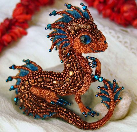 Beautiful beaded dragons by Alena Litvin                              … Beaded Dragon, Takken Decor, Hantverk Diy, Copper Dragon, Art Perle, Motifs Perler, Dragon Jewelry, 자수 디자인, Beaded Crafts