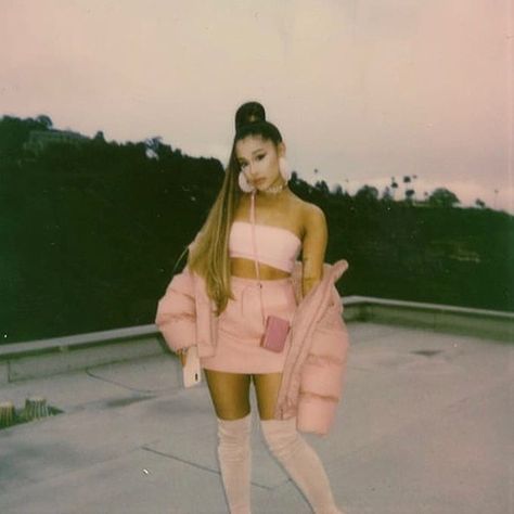 her beauty always has me shaking i mean WOW. 😍😍 Ariana Grande Images, Stile Hip Hop, Ariana Grande Outfits, Ariana Grande Fans, Ariana Grande Cute, Ariana Grande Style, Francisco Lachowski, Ariana Grande Wallpaper, Ariana Grande Photoshoot