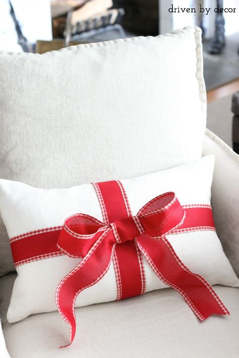 Turn an everyday pillow into a Christmas one with a little ribbon Red And White Christmas Wrapping Ideas, Christmas Pillow Ideas, Christmas House Tour, Driven By Decor, 2014 Christmas, Christmas Cushion, Holiday 2024, Christmas Tree Art, Simple Christmas Decor