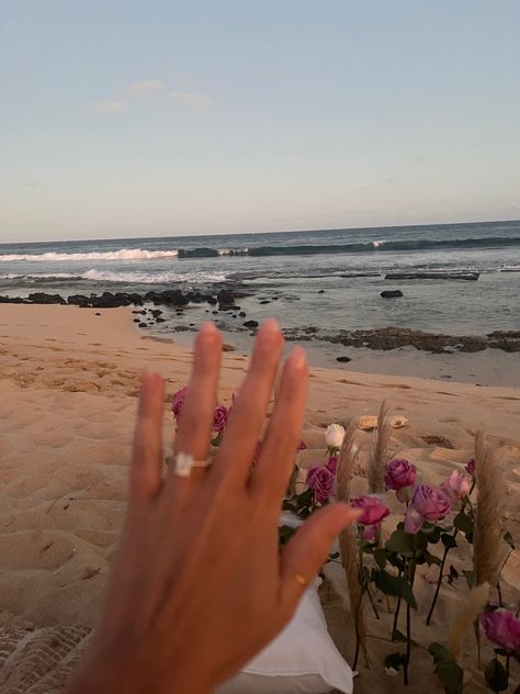 sunset picnic beach proposal in hawaii Cannon Beach Proposal, Proposal Ideas California, Simple Proposal Ideas Beach, Private Beach Proposal, Hawaii Proposal Ideas, Small Beach Wedding Aesthetic, Intimate Beach Proposal, Proposal Set Up Ideas Beach, Wedding Beach Aesthetic