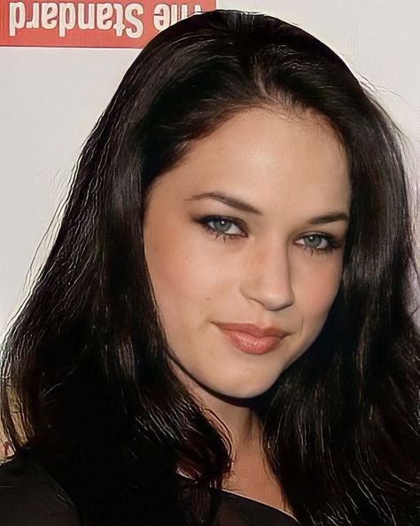 Alexis Knapp, Pitch Perfect, Face Claims, Green Eyes, Drawing Ideas, Hair Styles, Green, Hair, Quick Saves