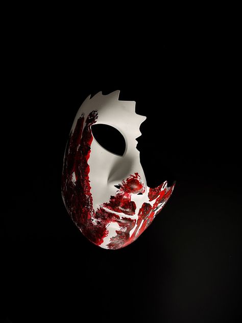 Prepare to haunt the night with our spine-chilling cracked masquerade mask in white, adorned with eerie bloody handprints. Make a haunting entrance and leave a lasting impression with our mask.   Age Group/Gender - Adult/Men  Size/Type - One size fits all adults  Mask Color - White/Red  Mask Material - Polresin  Accent Material - Paint Cool Halloween Mask, Masquerade Mask Ideas Men, Creepy Masquerade Mask, Creepy Masquerade, Spooky Masquerade, Masquerade Mask Ideas, Masquerade Party Aesthetic, Cracked Mask, Halloween Mask Ideas