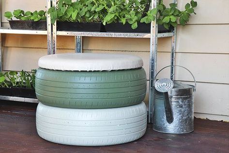 18 DIY Repurposed Garden Seats - 122 Tyre Seat, Tire Decor, Over The Garden Wall Wallpaper, Tyre Ideas, Wine Barrel Garden, Old Tyres, Diy Tire, Tire Chairs, Garden Seats