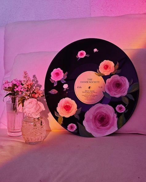 𝒗𝒊𝒏𝒚𝒍 𝒑𝒂𝒊𝒏𝒕𝒊𝒏𝒈 𝒆𝒗𝒆𝒏𝒊𝒏𝒈 💕🎐📀🫧✨️💓💭 𝒃𝒚 @artful.sips • • • • #art#painting#vinyl#vangogh#vintage#aesthetic#fyp#for youi#feXplore #vinylpainting #nesrins_creations Vinyl Painting, Vinyl Paintings, Painted Vinyl, Vintage Aesthetic, Art Painting, Vinyl, On Instagram, Quick Saves, Instagram