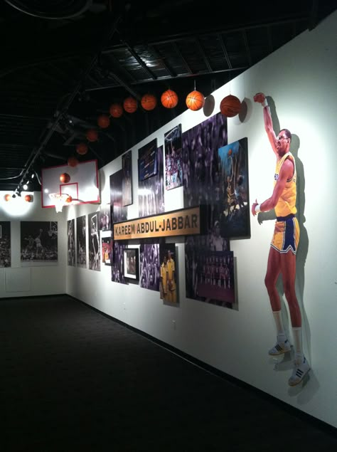 Basketball Window Display, Basketball Art Installation, Basketball Display Ideas, Sports Retail Store Design, Basketball Activation, Basketball Exhibition, Basketball Installation, Basketball Shot, Basketball Store