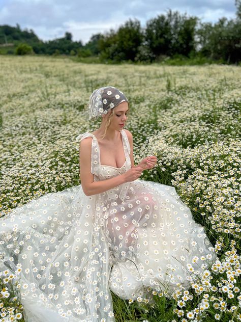 Embroidered Daisies, Daisy Wedding Flowers, Lavender Gown, Lace Corset Dress, Teuta Matoshi, Bow Straps, Lace Corset, Tulle Fabric, Prom Gown