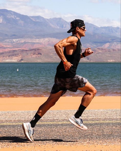 Jogging Aesthetic, Running Outfit Men, Post Run Stretches, Running Pose, Fast Walking, Marathon Man, Running Photography, Women Athletes, Portraits Of Women