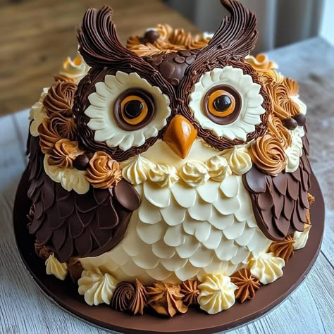 Beautiful Fall Cakes, Ugly Hedgehog Cake, Owl Cake Ideas, Rooster Cake Design, Owl Birthday Cakes, Bear Cake Ideas, Owl Cake Birthday, Extreme Cakes, Owl Cakes