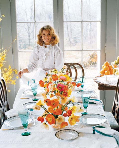 Welcome to Turkey Hill: See Inside Martha's First House | Martha's first house was a farmstead in Connecticut that she lived in for 36 years. See photos of the gorgeous house and its surrounding property.  #hometours #firsthome #marthastewart Martha Stewart Entertaining, Martha Stewart Holiday, Turkey Hill, Martha Stewart Home, Throwback Photos, Dining Room French, Sycamore Wood, Country Ham, Vegetable Bed