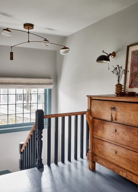 Houzz Tour: Moody Makeover for a Coastal New England Home New England Aesthetic Home, New England Home Interiors, New England Colonial Interior, New England Home Decor, New England Interiors, Coastal New England Home, New England Interior Design, New England Interior, New England House