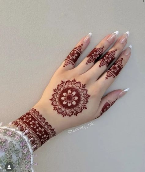 Finger Mehendi Designs, Henna Designs Wrist, मेहंदी डिजाइन, Henna Tattoo Designs Hand, Simple Henna Tattoo, Very Simple Mehndi Designs, Simple Mehndi Designs Fingers, Henna Tattoo Designs Simple, Mehndi Designs Front Hand