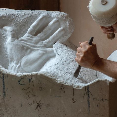 CARVED WOOD DESIGN 🇪🇺 on Instagram: “SCULPTING HANDS IN CARRARA MARBLE #marblesculpture #carraramarble #sculpture #sculptor #stonesculpture #sculptureart #sculptureartist…” Sculptor Aesthetic, Sculpting Aesthetic, Sculpting Hands, Stone Carving Sculpture, Carved Sculpture, Sculpting Materials, Sculpture Marble, Carving Sculpture, Traditional Sculptures