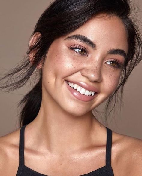 Corp Perfect, Christina Nadin, Silvester Make Up, Natural Summer Makeup, Hd Brows, Ideas De Maquillaje Natural, Makeup Tip, Happy Sunshine, Neutrogena Makeup