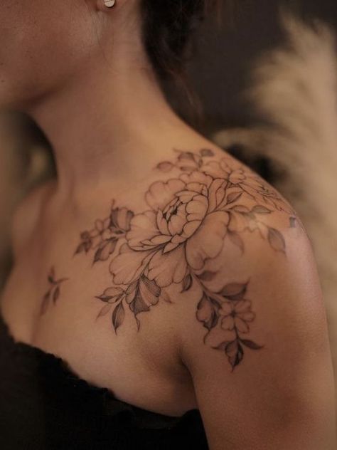 Women's flower shoulder tattoos. - MELTBLOGS Realistic Shoulder Tattoos For Women, Magnolia Shoulder Tattoos For Women, Peonies Tattoo Shoulder, Peony Shoulder Tattoos For Women, Peony Shoulder Cap Tattoo, Pretty Shoulder Tattoos For Women, Peony Back Tattoo, Peony Tattoo Shoulder, Peony Shoulder Tattoo