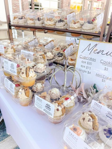 Selling Cakes At Farmers Market, Bake Sale Stand Ideas Display, Bakers Vendor Booth, Cupcake Stall Display Ideas, Bakery Set Up Display, Mini Cakes For Farmers Market, Farmer's Market Baked Goods, Dessert Vendor Table Ideas, Market Cake Stall Display Ideas