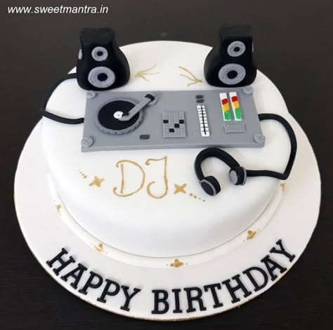 Dj Theme Cake, Dj Birthday Cake, Body Builder Cake, Dance Kathak, Dj Cake, Gym Cake, Turntable Cake, Doctor Cake, Music Cakes