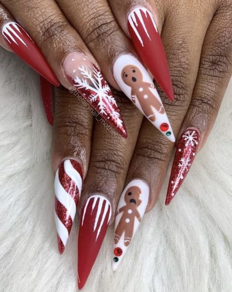 Christmas nakls with snowflakes and cookie Snowflake Gingerbread, Stilleto Nails Designs, Santa Nails, Cute Short Nails, Red Christmas Nails, Red Acrylic Nails, Holiday Nail Designs, Blue Acrylic Nails, Winter Nails Acrylic