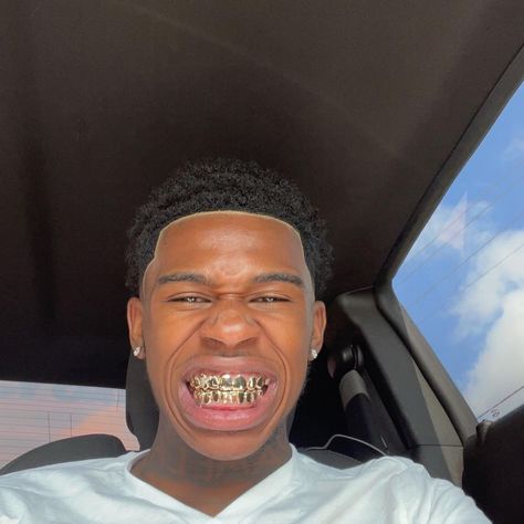 Grillz Men, People Tattoos, Black People Tattoos, Pretty Teeth, Grillz Teeth, Gold Grill, Mid Fade, Thug Style, Gold Grillz