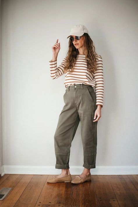 Outfits With Green Cargo Pants - Stitch & Salt Green Cargo Pant Outfit, Outfit With Green Cargo Pants, What To Wear With Green Cargo Pants, Outfits With Green Cargo Pants, Chinos Women Outfit, Cargo Outfit Ideas, Olive Green Pants Outfit, Forest Green Pants, Green Cargo Pants Outfit