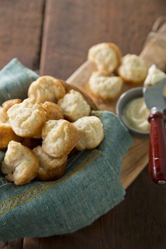 Sour Cream Butter Biscuits http://www.pauladeen.com/recipes/recipe_view/sour_cream_butter_biscuits Butter Biscuits Recipe, Sour Cream Muffins, Sour Cream Biscuits, Butter Biscuits, Nut Bars, Paula Deen Recipes, Cream Biscuits, Biscuit Rolls, Cream Butter