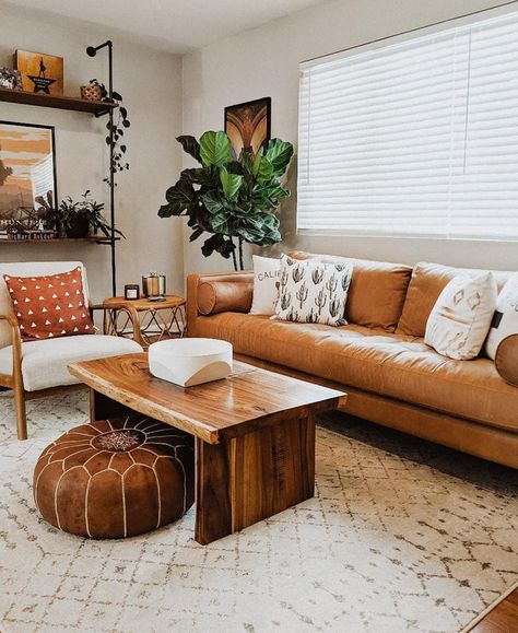 Lizzy Powers Design Article leather sofa in boho living room Sawmill House, Sofa Kulit, Tan Sofa, Leather Couches Living Room, Couches Living, Brown Leather Couch, Leather Living Room Furniture, Furnitur Ruang Keluarga, Leather Sofa Living Room