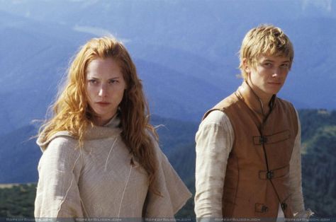 But WHY do Eragon and Arya have red and blonde hair?! Ugh Eragon Characters, Eragon Movie, Sienna Guillory, Male Angels, Inheritance Cycle, Folklore Fashion, Character Bank, Character Wardrobe, Simon Baker