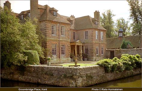 Inspiration for Davenhall, home of the Howerty family. Pride And Prejudice House, Groombridge Place, Old English Manor, English Estate, Architecture Classic, Pride And Prejudice 2005, Old Manor, English Manor, England And Scotland