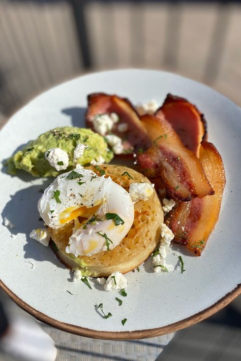 Crumpet Meal Ideas, Savoury Crumpets, Breakfast Recipes With Bacon, Breakfast Crumpets, Crumpets Recipe, Recipes With Bacon, New Breakfast Ideas, Thick Bacon, Bacon Recipes Breakfast