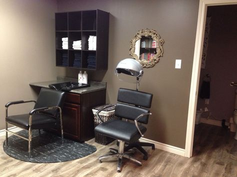 Salon Setup Ideas, Small Hair Salon, Small Salon, Salon Design Ideas, Home Hair Salons, Home Beauty Salon, Hair Salon Design, Salon Suites Decor, Hair Salon Decor