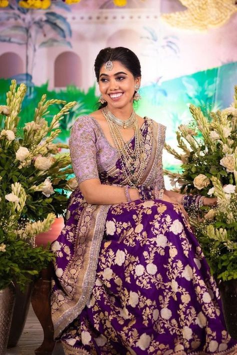 Purple Saree Bride, Dark Purple Saree Blouse Combination, Purple Saree Blouse Combination, Goldsmith Jewelry, Engagement Saree, Silk Saree Blouse Designs Patterns, Latest Bridal Blouse Designs, Lehenga Saree Design, Bridal Sarees South Indian