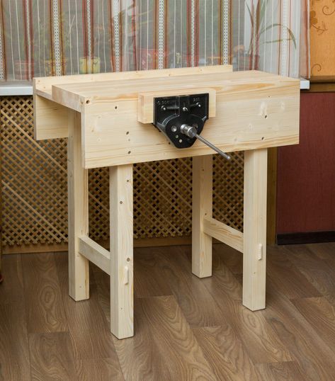 Small Workbench, Portable Workbench, Building A Workbench, Workbench Designs, Woodworking Patterns, Workbench Plans, Woodworking Workbench, Wood Worker, Woodworking Jigs