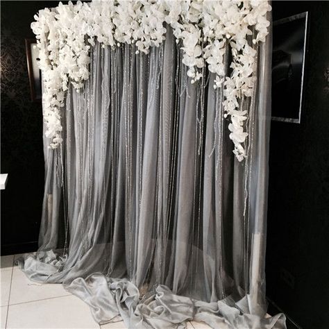 Silver Wedding Décor Ideas That Wow! Diy Wedding Photo Booth, Wedding Photo Background, Rustic Wedding Decorations, Photo Backdrop Wedding, Diy Wedding Backdrop, Wedding Backdrop Decorations, Diy Photo Booth, 25th Wedding Anniversary, Diy Backdrop