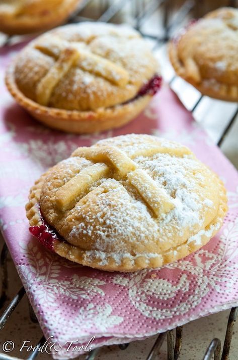 Welsh Recipes Traditional, Summer Pies, Welsh Cakes, British Foods, Scottish Food, Welsh Recipes, Scottish Recipes, Pies Maker, British Baking