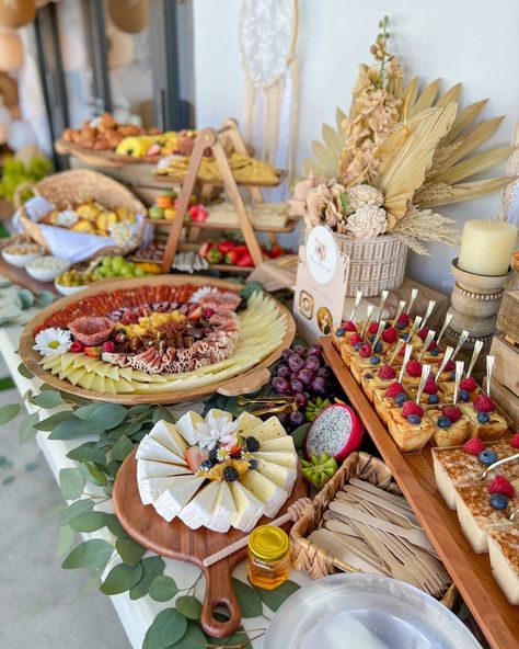 Boho Brunch Party, Boho Party Food Table, Boho Charcuterie Table, Boho Food Table Display, Boho Style Decoration Party, Boho Fruit Display, Boho Wedding Food Table, Boho Food Table Decor, Boho Buffet Table Decor