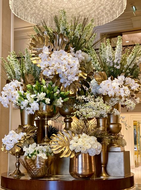 Beverly Wilshire doing her thing with gold accents✨ Hotel Flower Arrangements Lobbies, Lobby Flowers, Hotel Lobby Reception, Hotel Flower Arrangements, Hotel Flowers, Flower Displays, Lobby Decor, Lobby Reception, Flower Party