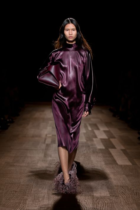 Ferragamo Fall 2024 Ready-to-Wear
https://www.vogue.com/fashion-shows/fall-2024-ready-to-wear/salvatore-ferragamo/slideshow/collection#42 Ferragamo 2024, Purple Fashion Outfit, Midnight Plum, Plum Dress, Color Trends Fashion, Fashion D, Fashion Illustration Dresses, Copenhagen Fashion Week, Runway Trends