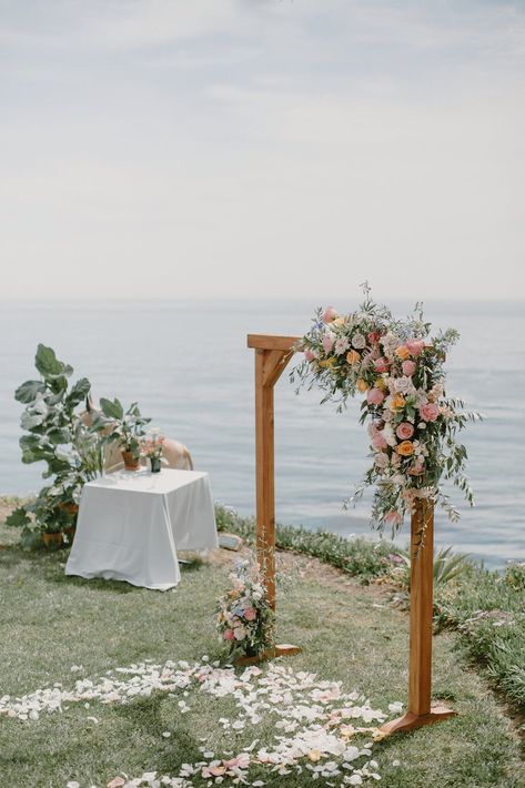 Wedding Flower Archway, Garden Arch Ideas, Ceremony Arch Flowers, Simple Wedding Arch, Flower Archway, Arch Inspiration, Beach Wedding Arch, Entrance Garden, Arch Ideas