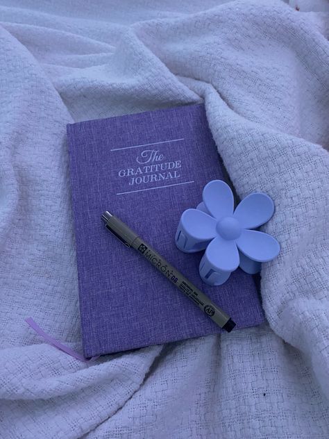 journaling, preppy, aesthetic, self care, five minute journal, affirmations, gratitude Gratitude Journal Aesthetic, Gratitude Aesthetic, Aesthetic Gratitude, Mind Goals, Journal Affirmations, Aesthetic Self Care, Five Minute Journal, Lifestyle Change, Journal Aesthetic