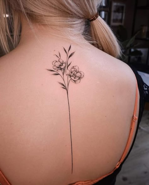 Spine Tats, Floral Back Tattoos, Small Back Tattoos, Flower Spine Tattoos, Spine Tattoo Ideas, Tato Minimal, Tattoo Ideas Inspiration, Flower Tattoo Back, Small Pretty Tattoos