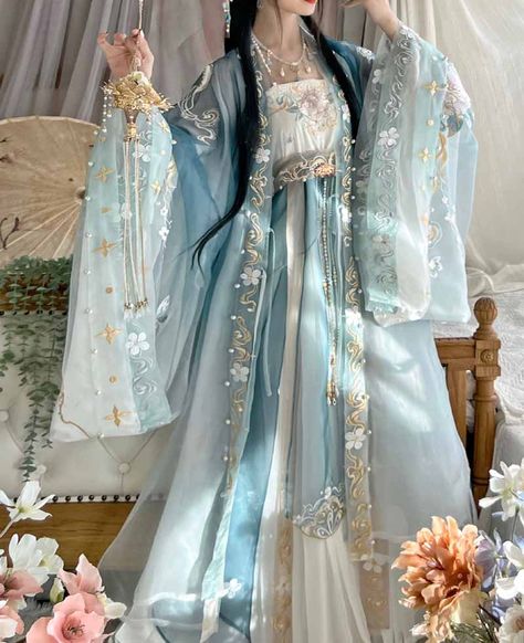 Hanfu Dress Princesses, Korean Hanfu, Blue Hanfu, Embroidery Traditional, Traditional Chinese Clothing, Traditional Asian Dress, Chinese Princess, Chinese Traditional Dress, Chinese Vintage