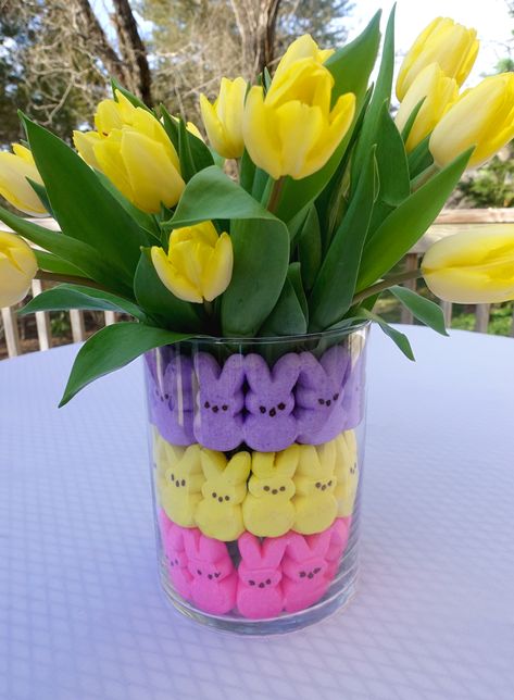 DIY Easter Centerpiece Using Marshmallow Peeps - South Lumina Style Peeps Candy, Easter Centerpieces Diy, Simple Centerpiece, Easter Flower Arrangements, Marshmallow Peeps, Candy Dress, Easter Centerpiece, Easter Egg Wreath, Easter Tablescapes