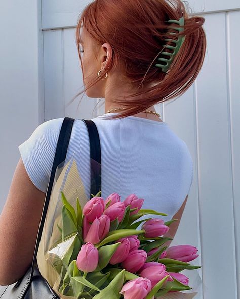 Julia on Instagram: “Who’s going to the tulip festival with me in May?” Auburn Hair Aesthetic, Red Head Hairstyles, Katie Scarlett, Chestnut Springs, Twisted Series, Lily Bloom, Hair Aesthetic, Ginger Girls, Vanilla Girl