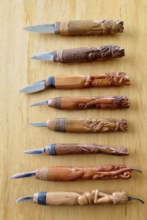 Eight carving knives by RusticJohn with Netsuke inspired handles. The blades are made from guillotine, cut throat razor and circular saw blades. All found material. Wood Carving Knife, Carving Knives, Knife Patterns, Handcrafted Knife, Wooden Knife, Forged Knife, Circular Saw Blades, Wood Carving Tools, Carving Knife